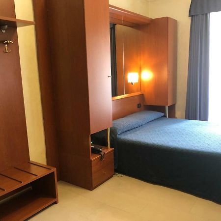 Hotel Aurora Milano Esterno foto