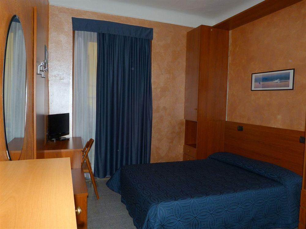 Hotel Aurora Milano Esterno foto