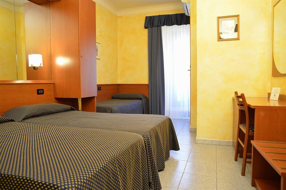 Hotel Aurora Milano Esterno foto