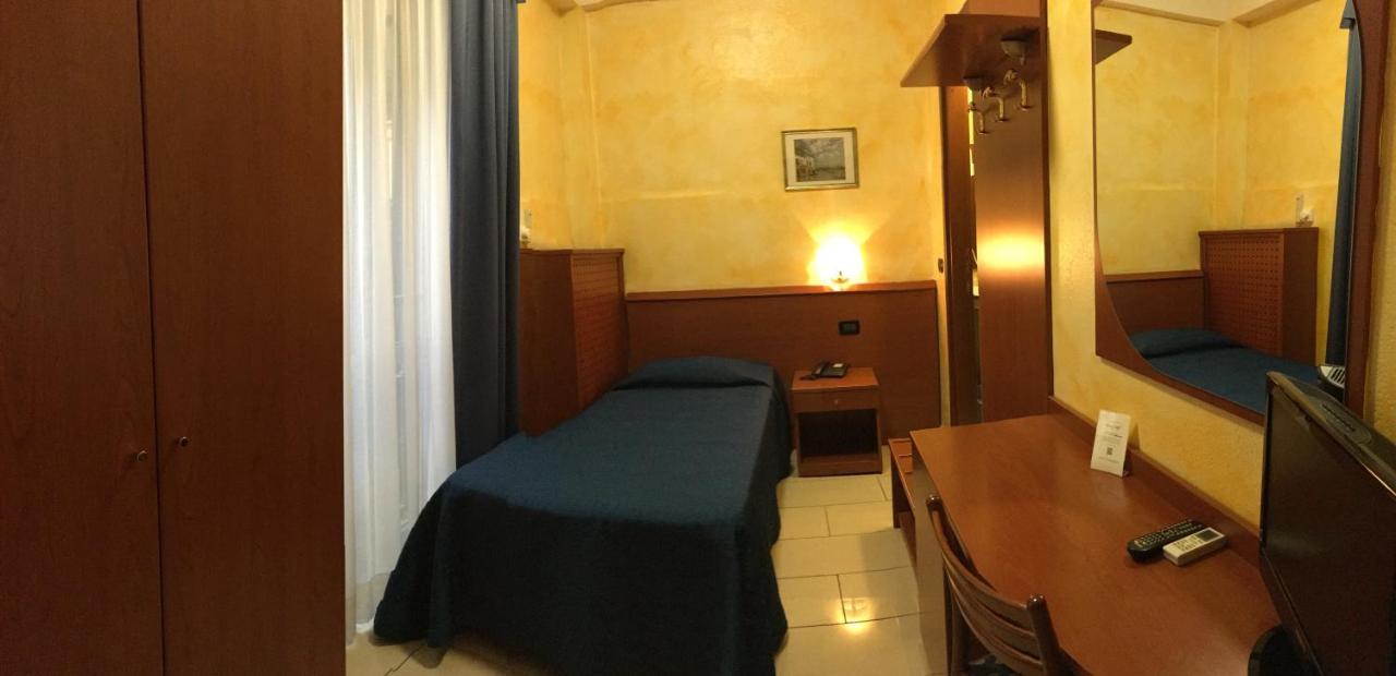Hotel Aurora Milano Esterno foto