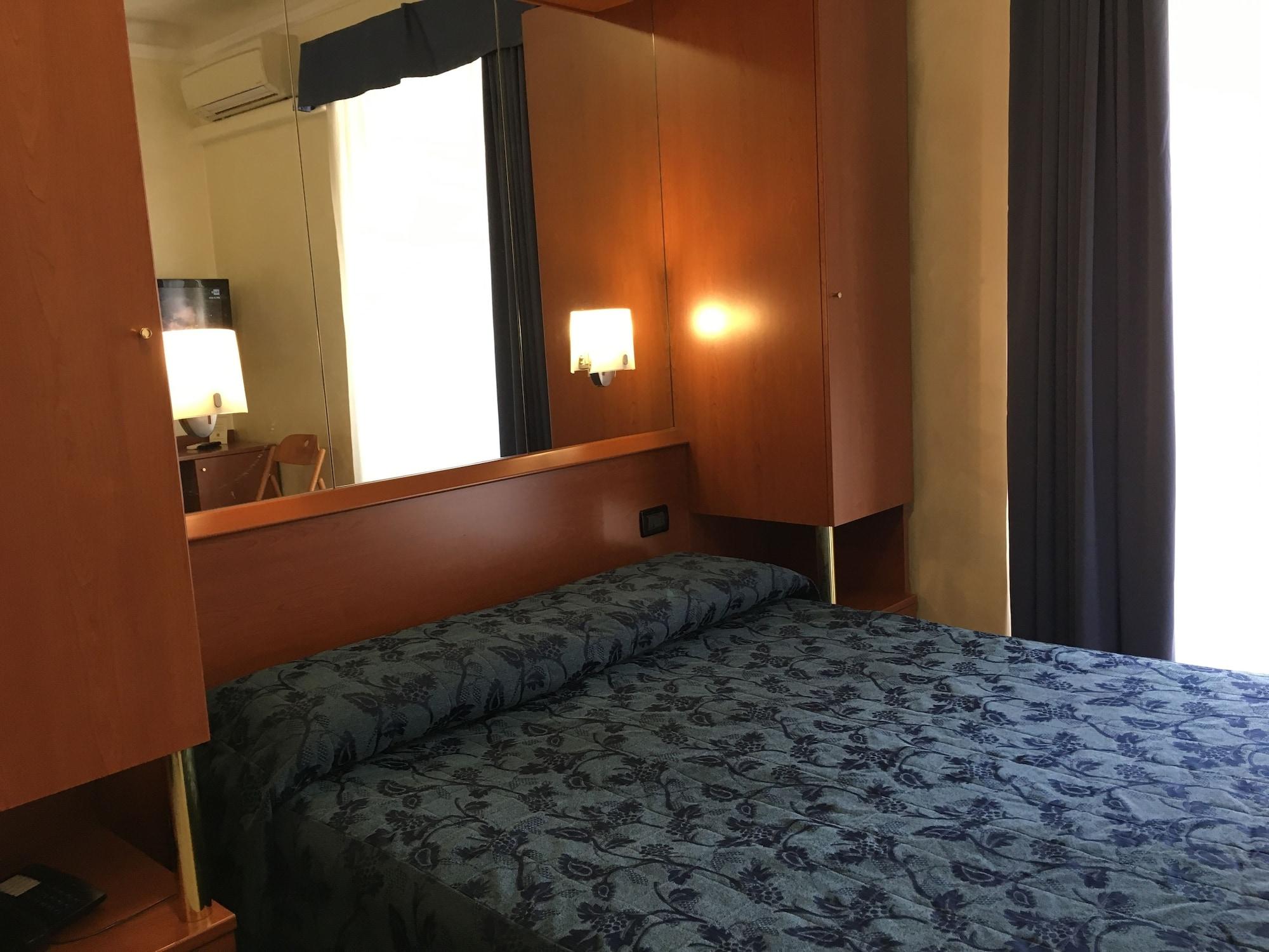 Hotel Aurora Milano Esterno foto