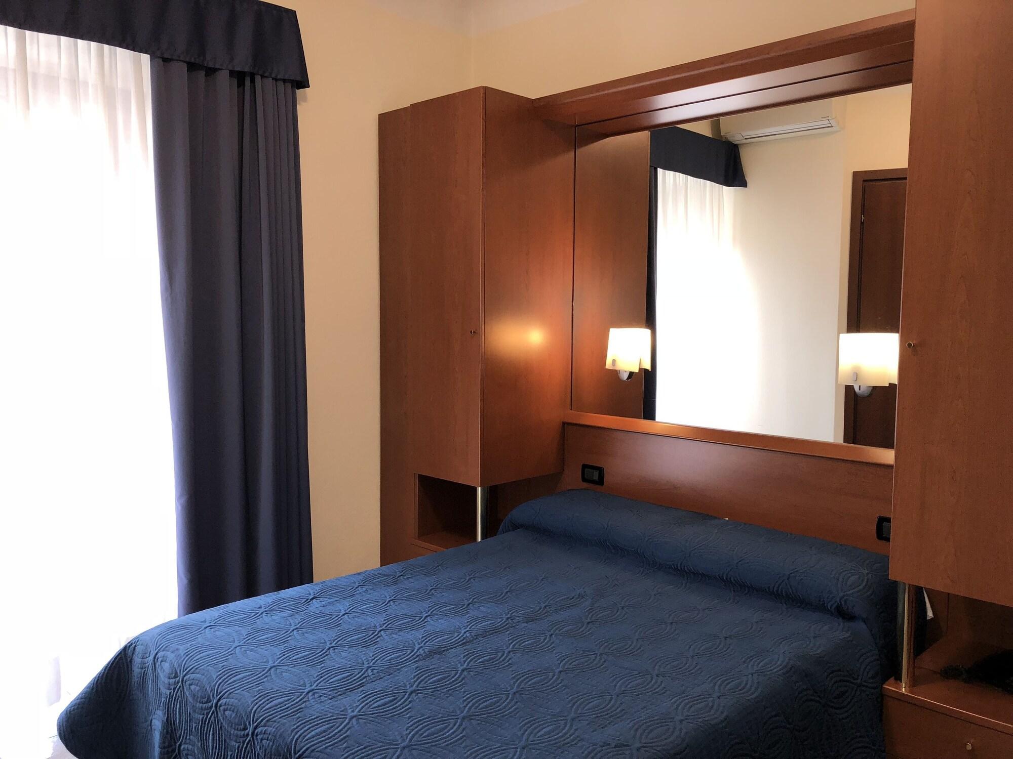 Hotel Aurora Milano Esterno foto