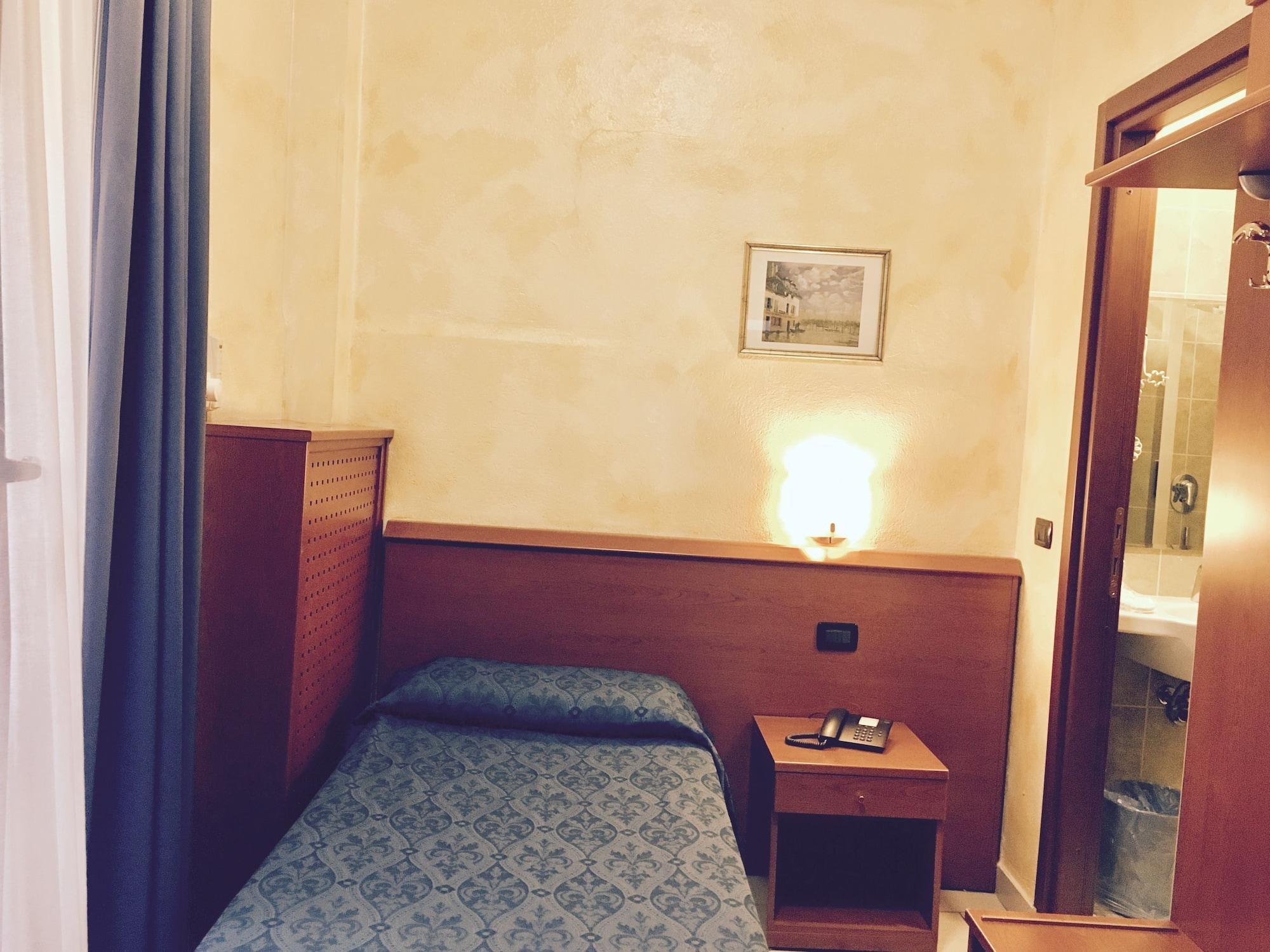 Hotel Aurora Milano Esterno foto