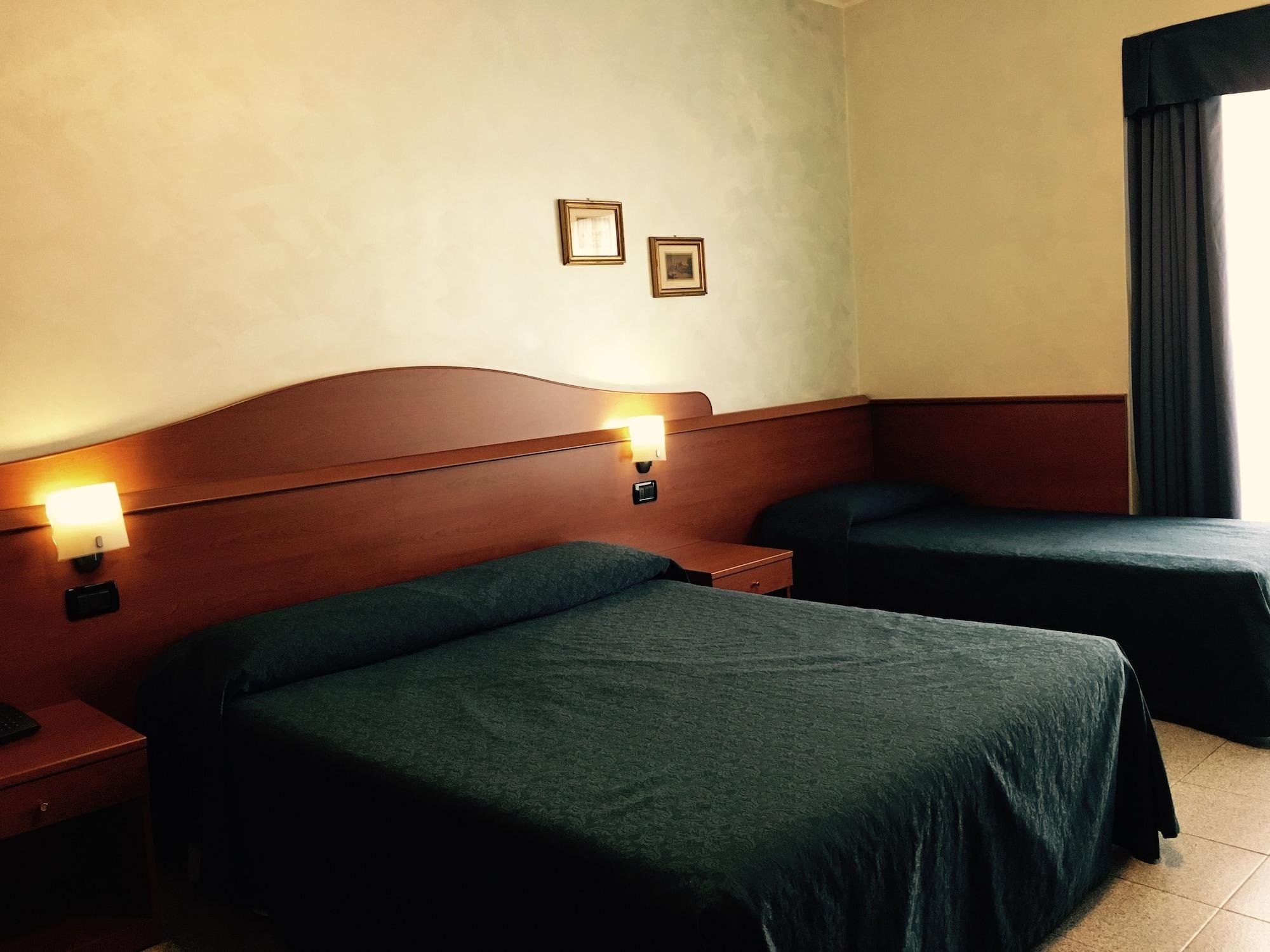 Hotel Aurora Milano Esterno foto