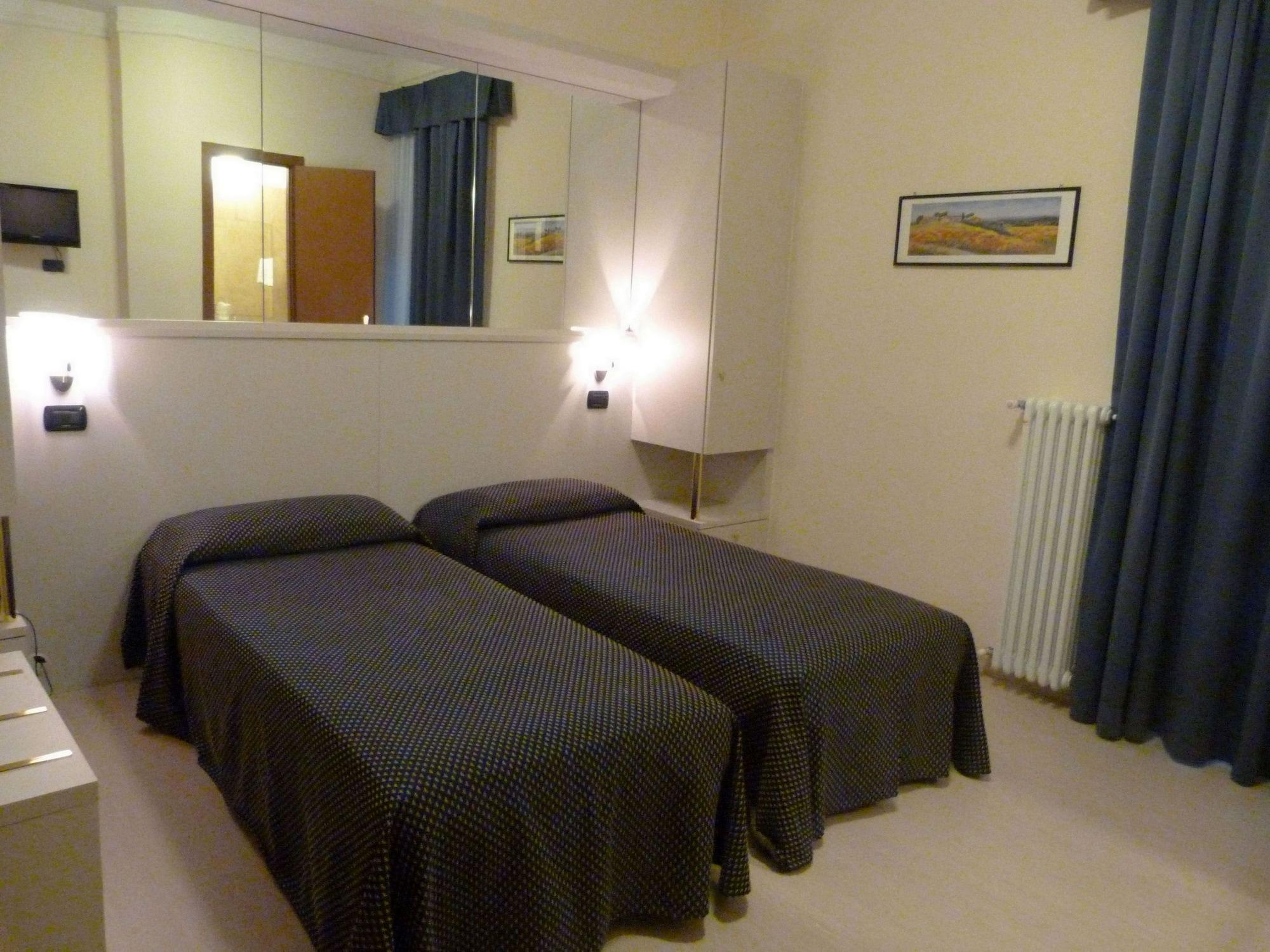 Hotel Aurora Milano Esterno foto