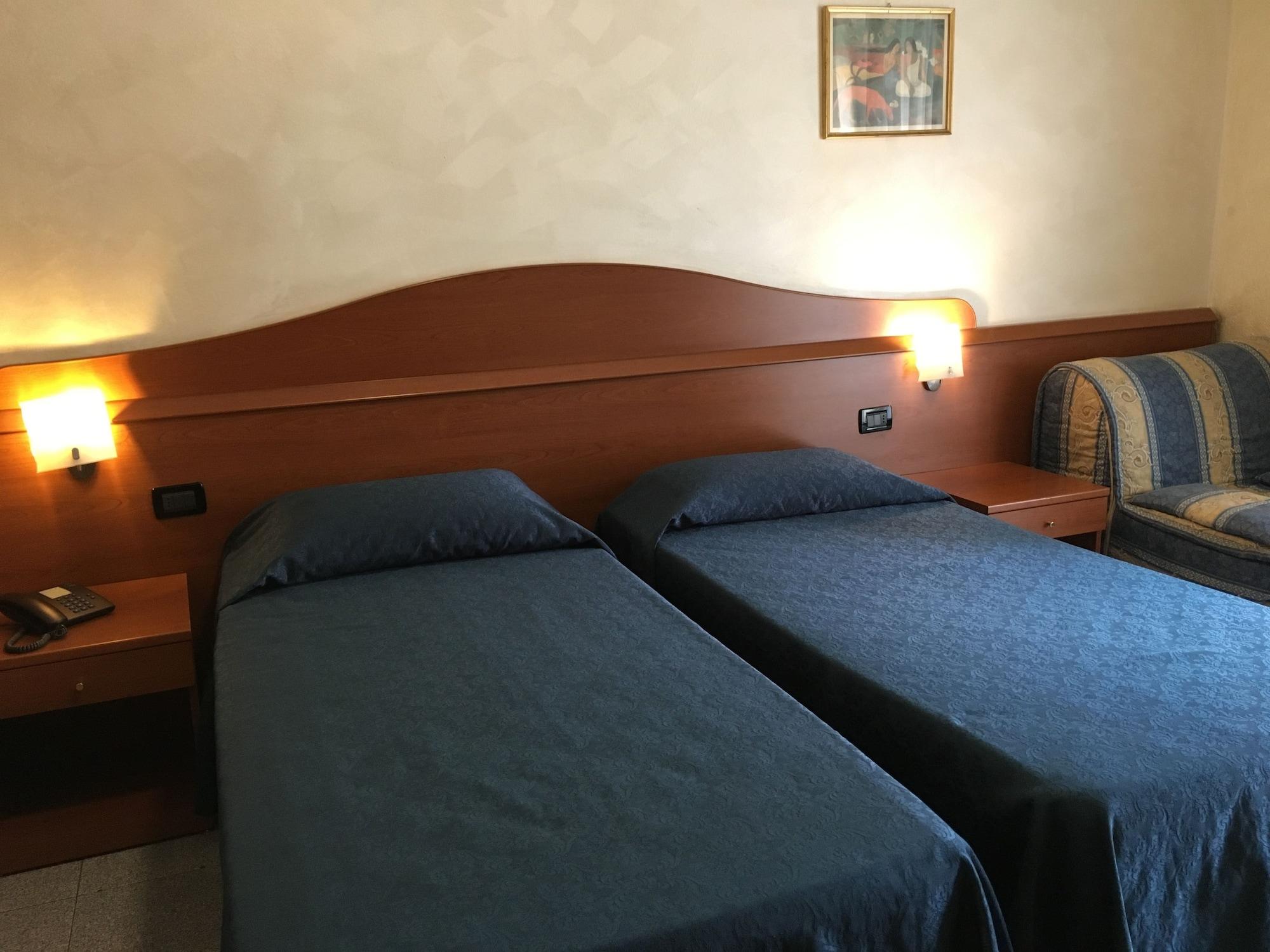 Hotel Aurora Milano Esterno foto