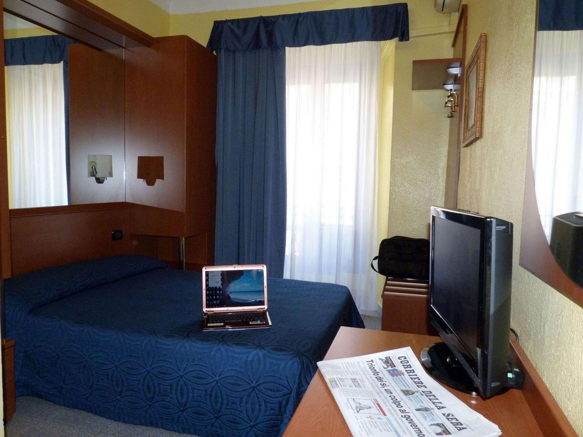 Hotel Aurora Milano Esterno foto