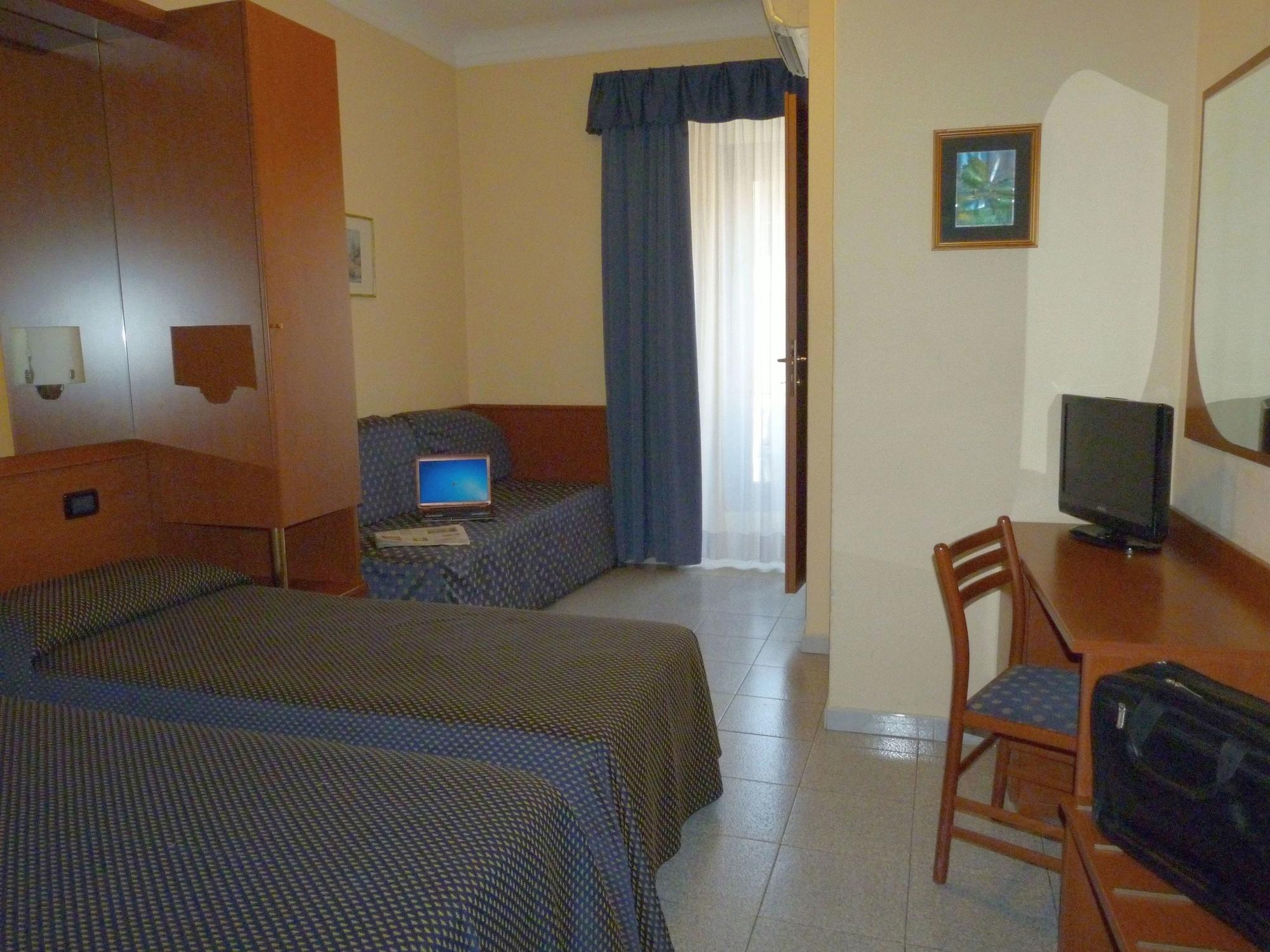 Hotel Aurora Milano Esterno foto