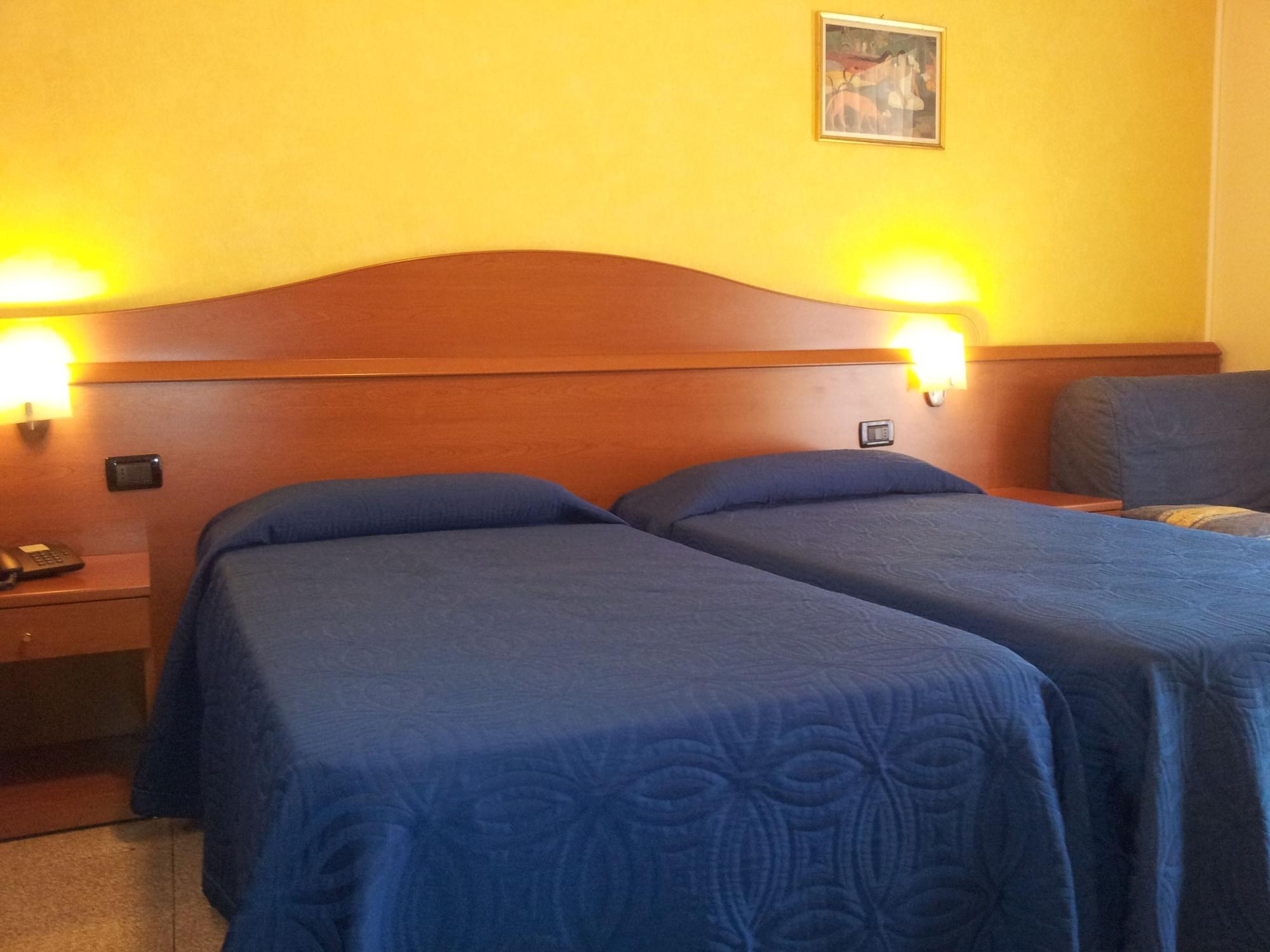 Hotel Aurora Milano Esterno foto