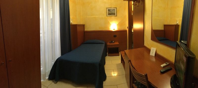 Hotel Aurora Milano Esterno foto