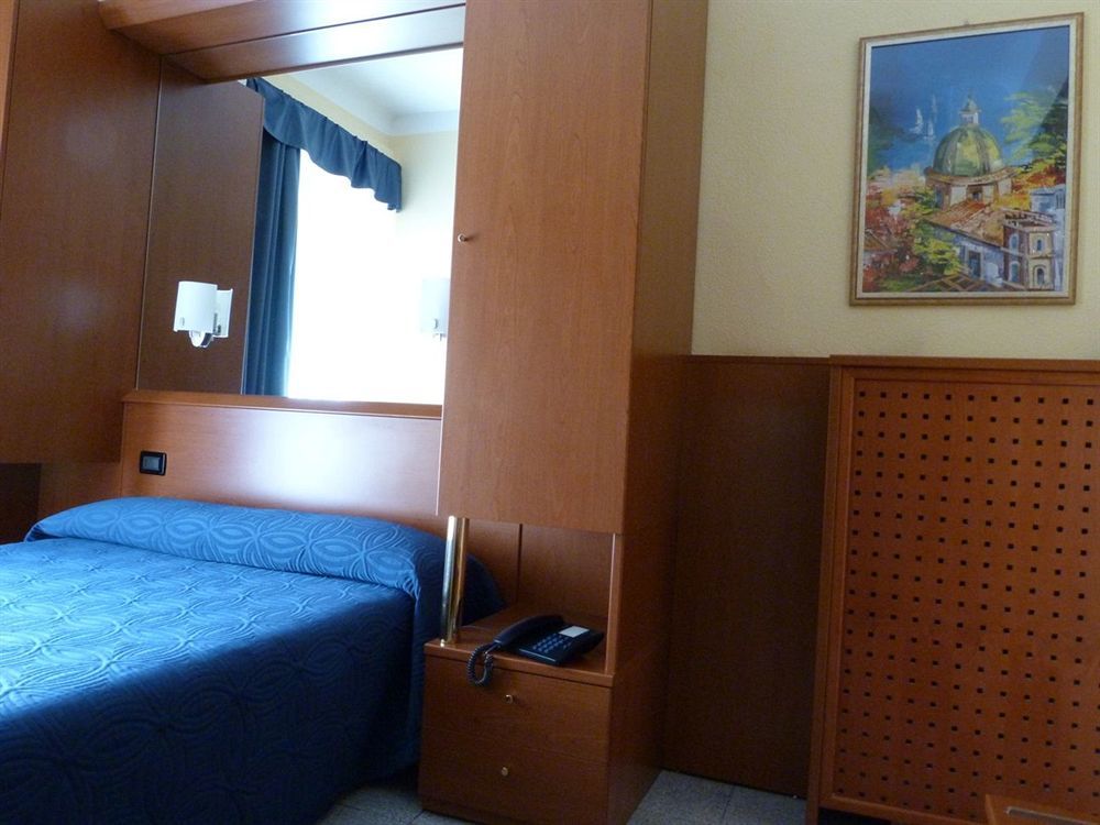 Hotel Aurora Milano Esterno foto