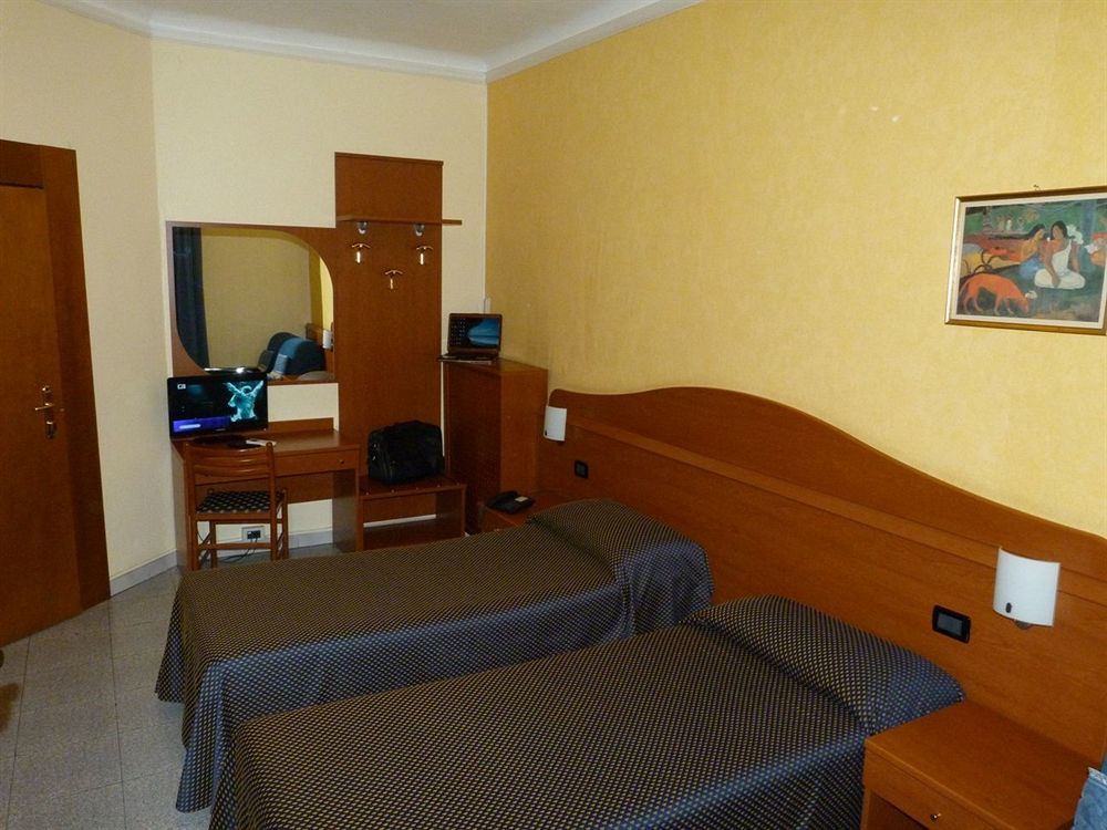 Hotel Aurora Milano Esterno foto