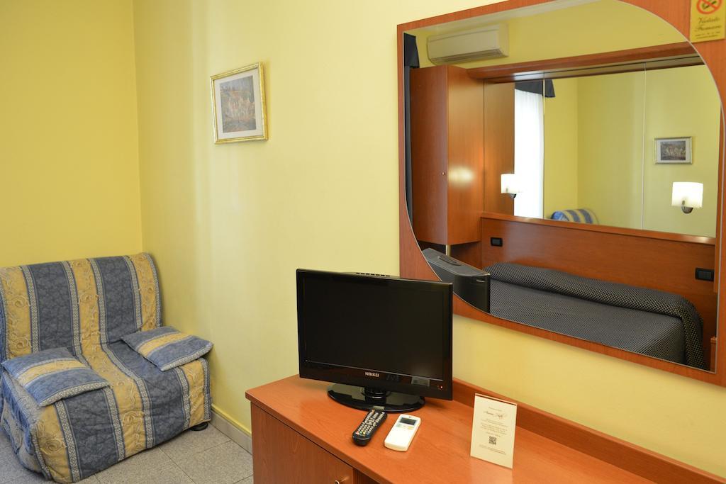 Hotel Aurora Milano Esterno foto