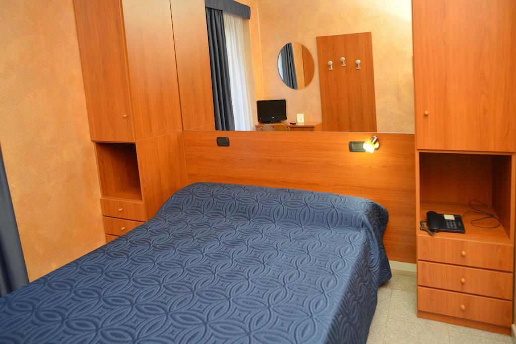 Hotel Aurora Milano Esterno foto