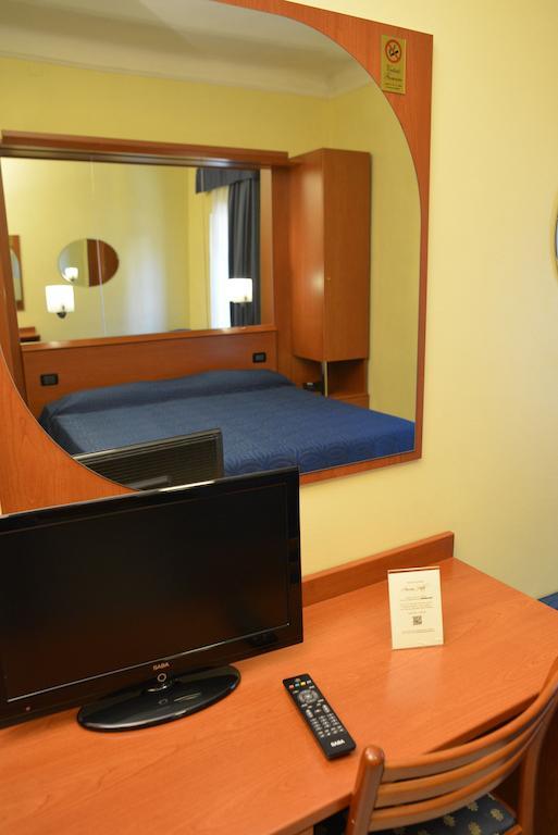Hotel Aurora Milano Esterno foto