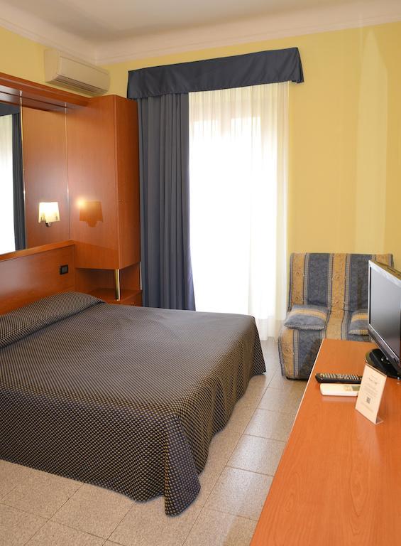 Hotel Aurora Milano Esterno foto