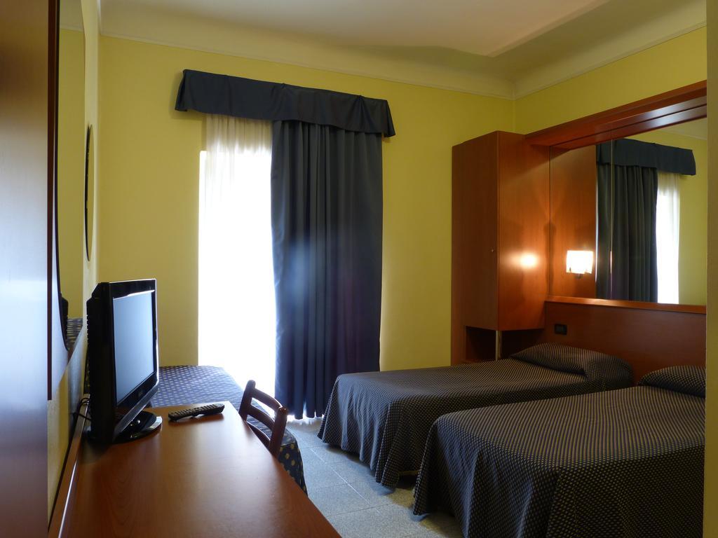 Hotel Aurora Milano Esterno foto