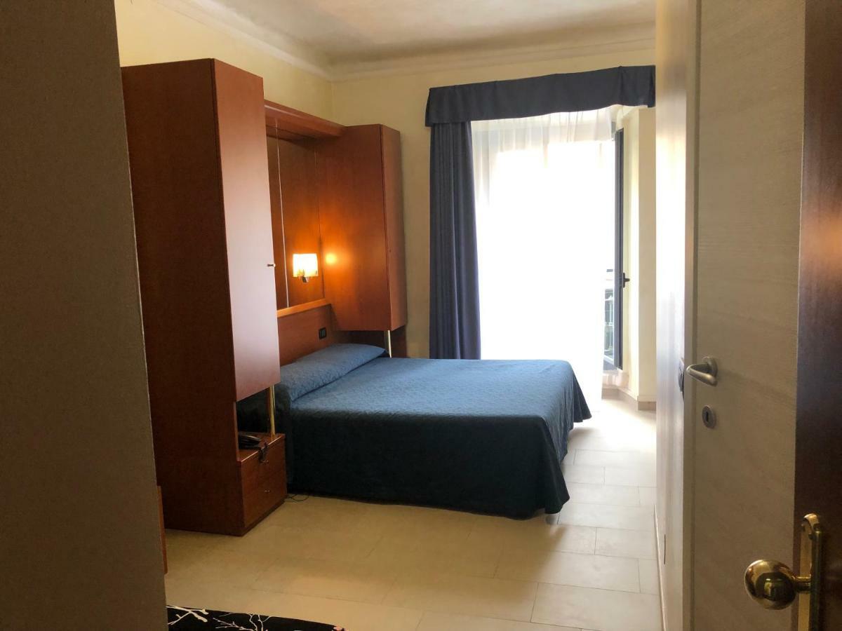 Hotel Aurora Milano Esterno foto
