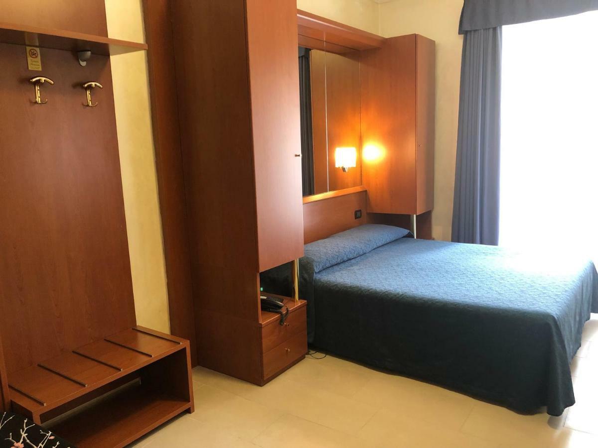 Hotel Aurora Milano Esterno foto