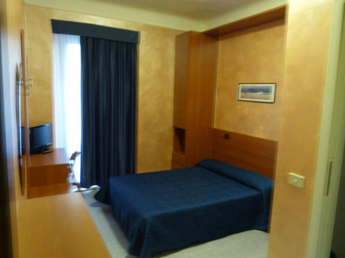 Hotel Aurora Milano Esterno foto